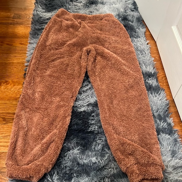 Warm cozy athleisure set.. Color Brown/Size Medium - Picture 2 of 7